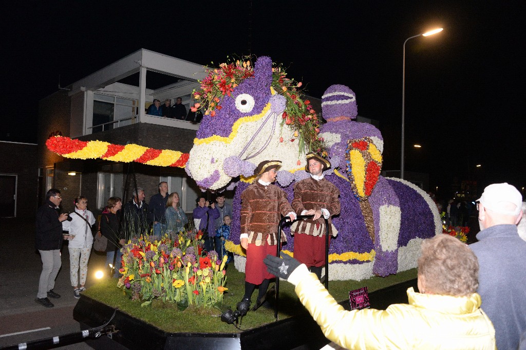 ../Images/Verlicht bloemencorso 2018 030.jpg